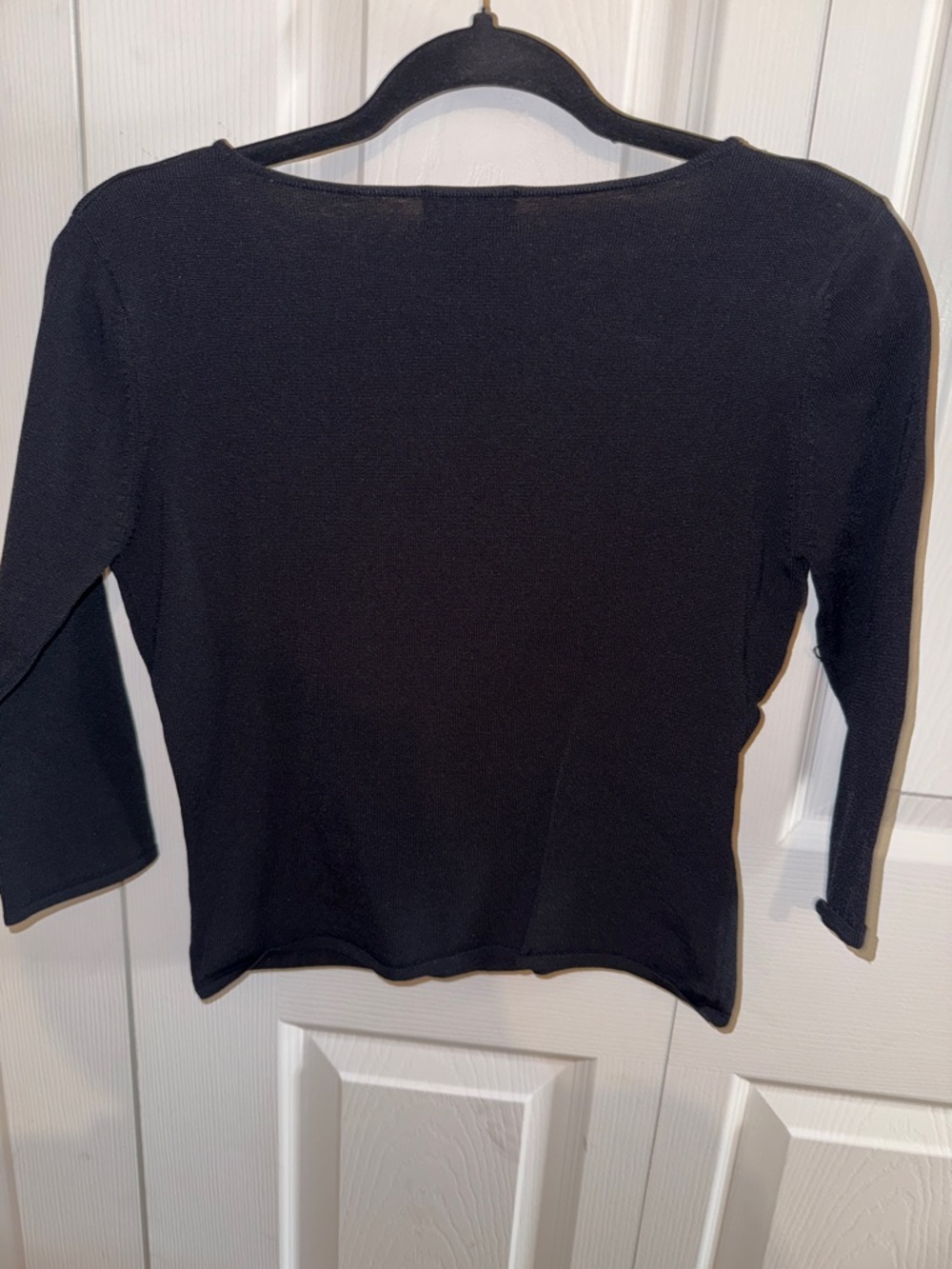 Taryn Grey Petite Black Floral Embroidered V-Neck Top size PS (CL) - Picture 3 of 3